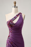 Vestido de regreso a casa ajustado de un hombro morado oscuro con apliques