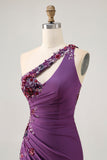 Vestido de regreso a casa ajustado de un hombro morado oscuro con apliques