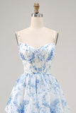 Vestido de dama de honor estampado en capas con flores azules blancas y azules con abertura