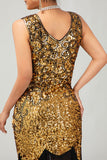 Vestido ajustado negro brillante con cuello en V dorado de los años 20 con flecos