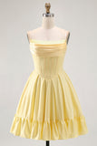 Vestido de cóctel corto con corsé amarillo sin tirantes con cuentas