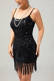 Vestido negro con tirantes finos y lentejuelas con flecos de la década de 1920 con conjunto de accesorios