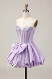 Vestido corto de regreso a casa con lentejuelas sin tirantes en color púrpura brillante con lazo