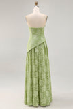 Vestido de dama de honor verde salvia estampado floral sin tirantes con abertura