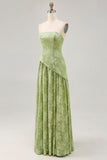 Vestido de dama de honor verde salvia estampado floral sin tirantes con abertura