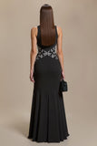 Vestido formal de crepé con cuello barco negro en línea A