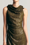 Vestido formal de cuello vuelto con lentejuelas oliva