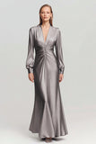 Vestido Formal Largo con Cuello en V de Satén Fruncido Gris