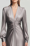 Vestido Formal Largo con Cuello en V de Satén Fruncido Gris
