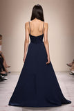 Vestido largo de noche con tirantes finos fruncidos en forma de línea A azul oscuro