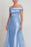 Vestido de sirena de satén aplicado en el hombro con champán