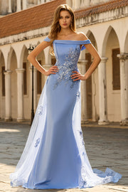 Vestido de sirena gris azul con hombros descubiertos y lentejuelas