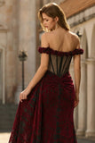 Vestido largo de baile de sirène negro rojo corsé descubierto