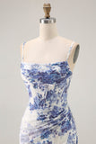 Vestido largo de dama de honor con cuello de cuello vuelto y corsé floral blanco y azul con serpentina