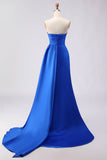Vestido largo de satén de satén con sirena azul real y tirantes