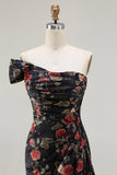 Vestido largo de graduación con estampado floral de un solo hombro y cola