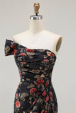 Vestido largo de graduación con estampado floral de un solo hombro y cola