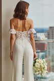 Monos de novia con hombros descubiertos de encaje blanco
