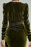 Vestido Largo Formal de Terciopelo Fruncido con Cuello en V y Tubo de Oliva con Abertura