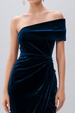 Vestido formal de terciopelo midi de un hombro azul marino con abertura