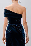 Vestido formal de terciopelo midi de un hombro azul marino con abertura