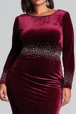 Vestido formal de terciopelo con cuentas y cuello barco en color burdeos
