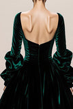 Vestido Formal Largo de Terciopelo Verde Oscuro con Cuello Cuadrado y Manga Larga