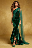 Vestido de noche largo plisado de sirena de un hombro de terciopelo verde oscuro con volantes