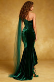Vestido de noche largo plisado de sirena de un hombro de terciopelo verde oscuro con volantes