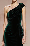 Vestido largo formal de sirena de terciopelo de un hombro verde oscuro