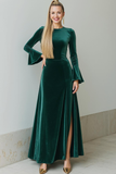 Vestido formal de manga larga de terciopelo verde oscuro con abertura