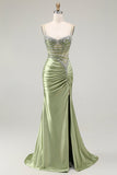 Vestido de fiesta de satén fruncido con corsé de sirena verde con abertura