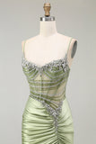 Vestido de fiesta de satén fruncido con corsé de sirena verde con abertura