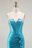 Vestido de fiesta azul con corsé sin tirantes de sirena con abertura de volantes