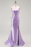 Vestido largo de fiesta con corsé de tirantes finos de sirena morada con cuentas y abertura