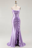 Vestido largo de fiesta con corsé de sirena morado fruncido y abertura con volantes