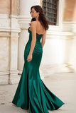 Vestido de fiesta largo de satén con apliques de sirena verde oscuro con abertura