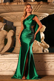 Vestido largo de baile de satén verde oscuro con cuentas de sirena de un hombro y abertura
