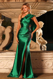 Vestido largo de baile de satén verde oscuro con cuentas de sirena de un hombro y abertura