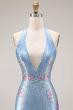 Vestido largo de sirena de satén azul claro con cuentas y cuello en V con abertura y brillante
