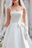 Vestido de novia blanco de tirantes finos con lazo