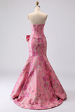 Vestido largo de graduación Jacquard sin tirantes con lazo sirena fucsia y abertura