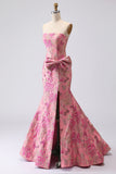 Vestido largo de graduación Jacquard sin tirantes con lazo sirena fucsia y abertura