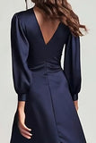 Vestido formal de satén azul marino con escote en V y manga larga arrugada