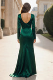 Vestido formal largo de satén verde oscuro con escote en pico y abertura