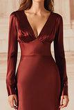 Vestido formal largo de sirena de satén burdeos con escote en V