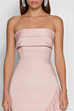 Vestido largo de satén rosa sin tirantes con volantes