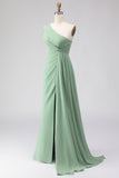 Vestido de dama de honor verde salvia de línea en A un hombro largo con abertura