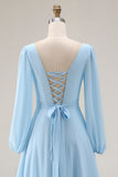 Vestido de invitado largo de chiffon azul celeste con escote en V y abertura