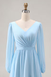 Vestido de invitado de boda azul celeste, escote en V y manga larga y rastro, con abertura
